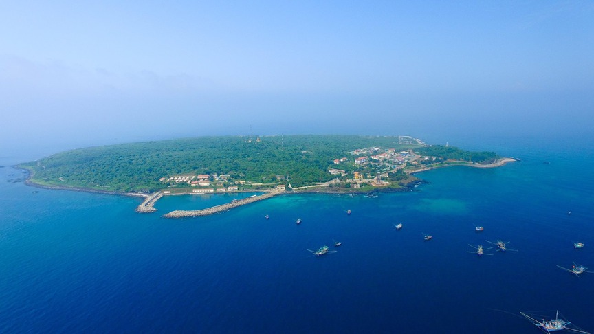 Chỉ hơn một tháng nữa, huyện đảo nhỏ nhất Việt Nam sẽ xóa bỏ vai trò trên bản đồ hành chính, trở thành đặc khu chiến lược- Ảnh 1. Chỉ hơn một tháng nữa, huyện đảo nhỏ nhất Việt Nam sẽ xóa bỏ vai trò trên bản đồ hành chính, trở thành đặc khu chiến lược- Ảnh 1.