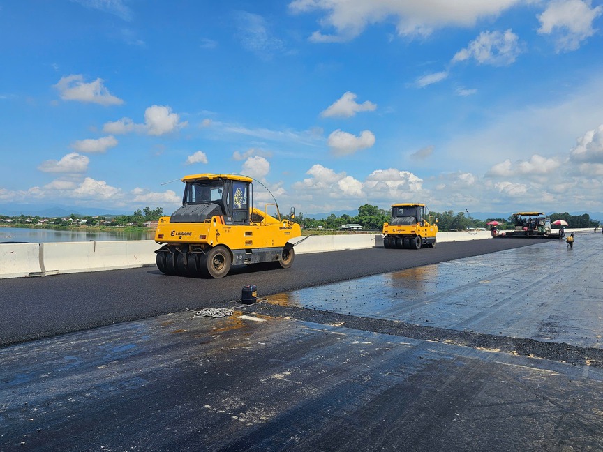 Muộn nhất 3 tháng nữa, tuyến cao tốc hơn 12.000 tỷ là mắt xích quan trọng kết nối liên vùng có bóng dáng Sơn Hải buộc phải đạt dấu mốc này- Ảnh 2. Muộn nhất 3 tháng nữa, tuyến cao tốc hơn 12.000 tỷ là mắt xích quan trọng kết nối liên vùng có bóng dáng Sơn Hải buộc phải đạt dấu mốc này- Ảnh 2.