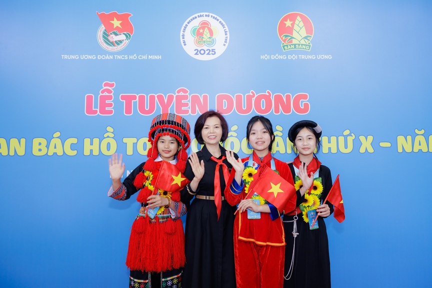3.500 đại biểu cháu ngoan Bác Hồ toàn quốc và hành trình truyền cảm hứng "tiến vào kỷ nguyên mới"- Ảnh 9. 3.500 đại biểu cháu ngoan Bác Hồ toàn quốc và hành trình truyền cảm hứng "tiến vào kỷ nguyên mới"- Ảnh 9.