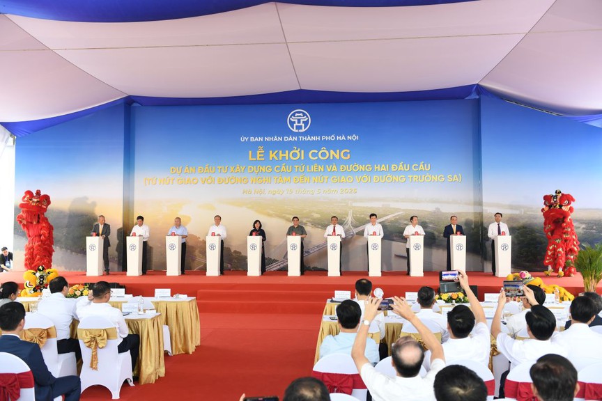 Hoàn thành cầu Tứ Liên sau 24 tháng: “Cú đấm thép” hạ tầng cho Thành phố Expo Vinhomes Global Gate- Ảnh 1. Hoàn thành cầu Tứ Liên sau 24 tháng: “Cú đấm thép” hạ tầng cho Thành phố Expo Vinhomes Global Gate- Ảnh 1.
