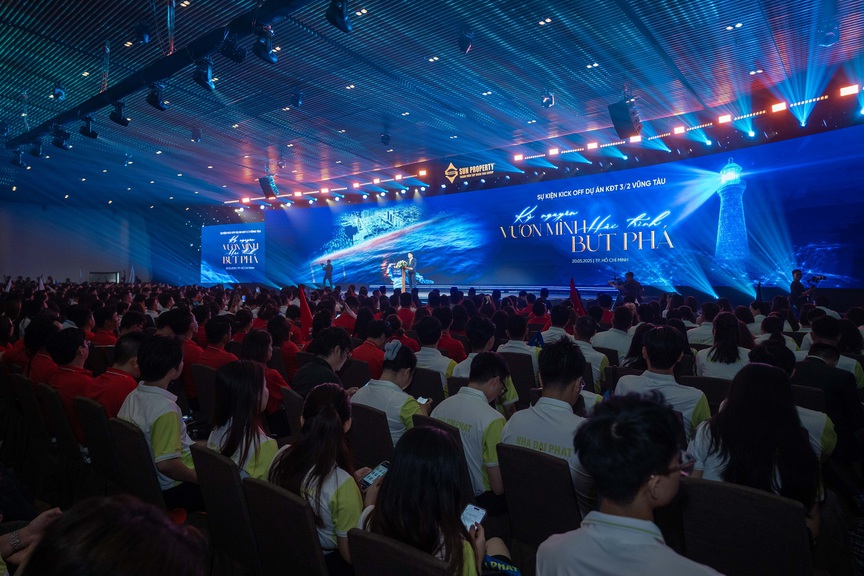 Hơn 2.000 chiến binh hội tụ trong sự kiện kick-off dự án Thành phố Trắng Blanca City: "Kỷ nguyên vươn mình – Hải trình bứt phá"- Ảnh 2. Hơn 2.000 chiến binh hội tụ trong sự kiện kick-off dự án Thành phố Trắng Blanca City: "Kỷ nguyên vươn mình – Hải trình bứt phá"- Ảnh 2.