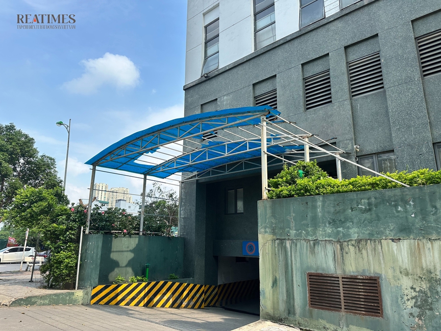 Cận cảnh khu chung cư cơi nới "chuồng cọp", hạ tầng xuống cấp- Ảnh 5. Cận cảnh khu chung cư cơi nới "chuồng cọp", hạ tầng xuống cấp- Ảnh 5.