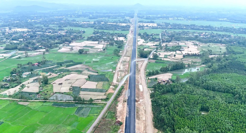 Hiện trạng cao tốc Hoài Nhơn - Quy Nhơn. Nguồn ảnh: Báo Giao thông Hiện trạng cao tốc Hoài Nhơn - Quy Nhơn. Nguồn ảnh: Báo Giao thông