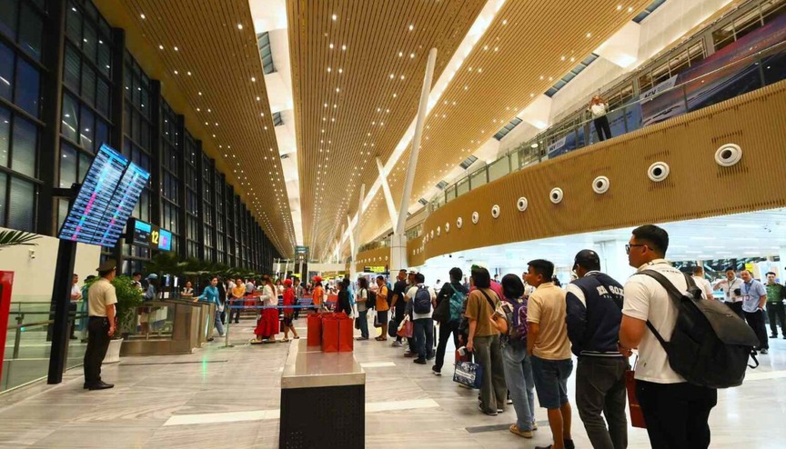 Nhà ga 11.000 tỷ được ví như ‘thành phố hàng không’ của Việt Nam lộ khe hở trên sàn sau sự cố dột mái- Ảnh 5. Nhà ga 11.000 tỷ được ví như ‘thành phố hàng không’ của Việt Nam lộ khe hở trên sàn sau sự cố dột mái- Ảnh 5.