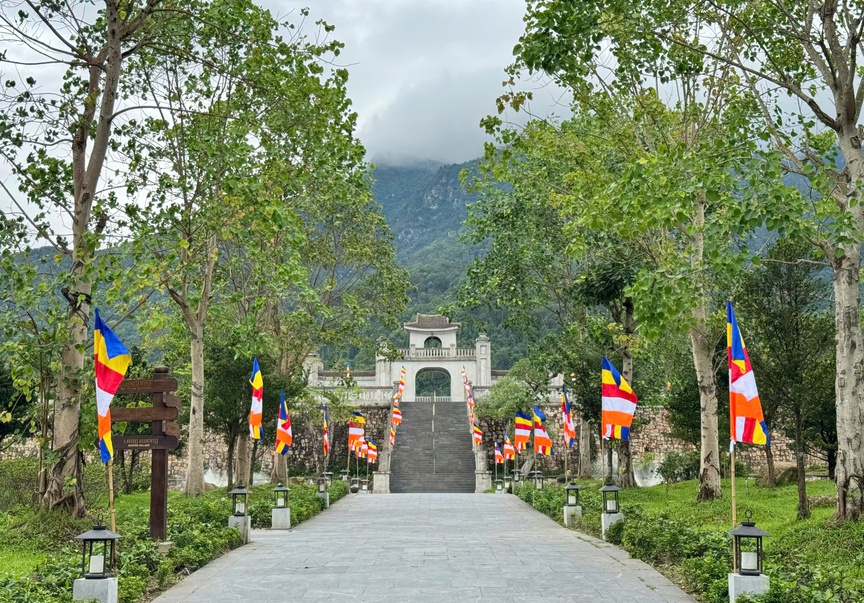 Quảng Ninh: Sẵn sàng đón 500 nghìn - 1 triệu lượt người đến chiêm bái Xá lợi Đức Phật- Ảnh 1. Quảng Ninh: Sẵn sàng đón 500 nghìn - 1 triệu lượt người đến chiêm bái Xá lợi Đức Phật- Ảnh 1.