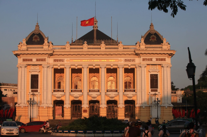 Công trình hơn trăm tuổi giữa lòng Thủ đô: Nơi thông qua bản Hiến pháp đầu tiên của Việt Nam, mang đậm kiến trúc Pháp, quy mô và lộng lẫy bậc nhất Hà Nội- Ảnh 1. Công trình hơn trăm tuổi giữa lòng Thủ đô: Nơi thông qua bản Hiến pháp đầu tiên của Việt Nam, mang đậm kiến trúc Pháp, quy mô và lộng lẫy bậc nhất Hà Nội- Ảnh 1.