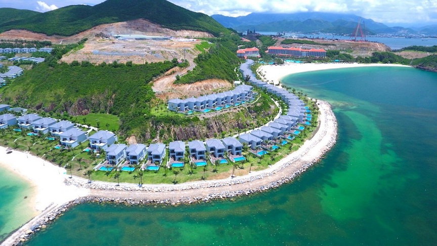 Hòn đảo sắp đấu giá 2 khu phức hợp gần 200ha: Nằm trên vịnh biển đẹp bậc nhất cả nước, sở hữu tuyến cáp treo vượt biển đầu tiên của Việt Nam- Ảnh 4. Hòn đảo sắp đấu giá 2 khu phức hợp gần 200ha: Nằm trên vịnh biển đẹp bậc nhất cả nước, sở hữu tuyến cáp treo vượt biển đầu tiên của Việt Nam- Ảnh 4.