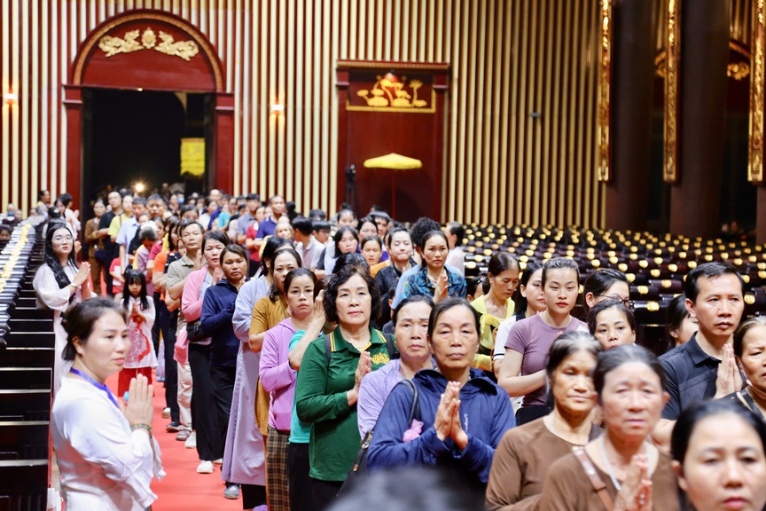 Quảng Ninh đón 1 triệu lượt người đến chiêm bái xá lợi Đức Phật- Ảnh 6. Quảng Ninh đón 1 triệu lượt người đến chiêm bái xá lợi Đức Phật- Ảnh 6.