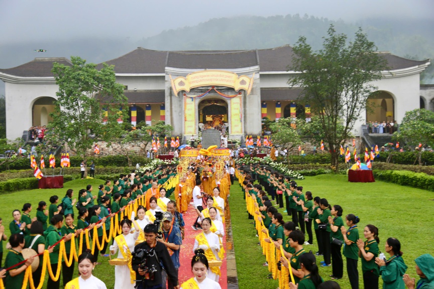 Quảng Ninh đón 1 triệu lượt người đến chiêm bái xá lợi Đức Phật- Ảnh 10. Quảng Ninh đón 1 triệu lượt người đến chiêm bái xá lợi Đức Phật- Ảnh 10.