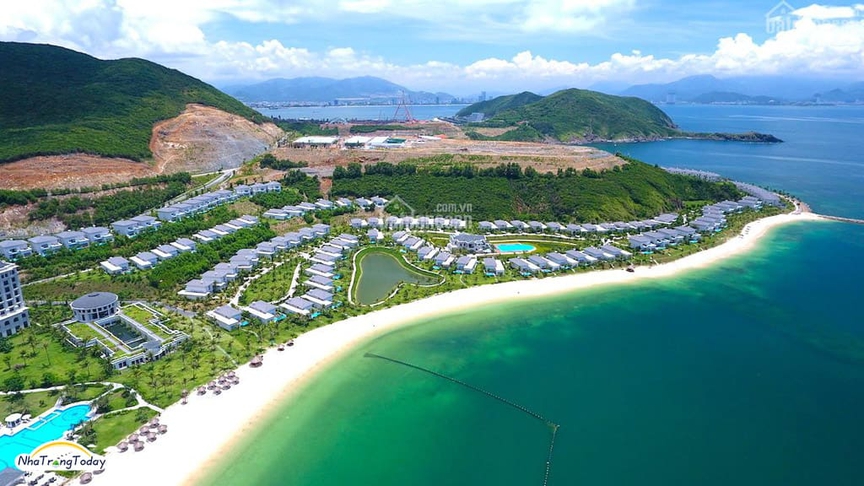 Hòn đảo sắp đấu giá 2 khu phức hợp gần 200ha: Nằm trên vịnh biển đẹp bậc nhất cả nước, sở hữu tuyến cáp treo vượt biển đầu tiên của Việt Nam- Ảnh 1. Hòn đảo sắp đấu giá 2 khu phức hợp gần 200ha: Nằm trên vịnh biển đẹp bậc nhất cả nước, sở hữu tuyến cáp treo vượt biển đầu tiên của Việt Nam- Ảnh 1.