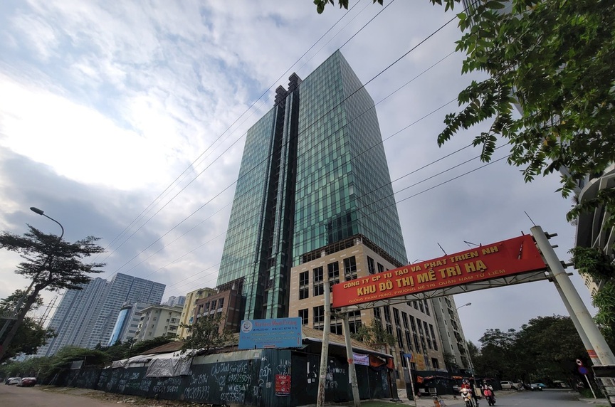 Tháp 27 tầng nằm đối diện tòa nhà chọc trời cao nhất Thủ đô sắp thoát cảnh hoang phế?- Ảnh 1. Tháp 27 tầng nằm đối diện tòa nhà chọc trời cao nhất Thủ đô sắp thoát cảnh hoang phế?- Ảnh 1.