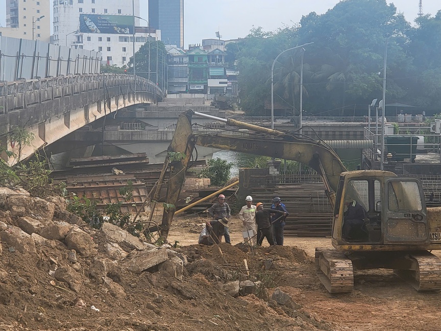 TP. Huế: Sau hơn 4 năm thi công, dự án nâng cấp, mở rộng cầu Vỹ Dạ bây giờ ra sao?- Ảnh 4. TP. Huế: Sau hơn 4 năm thi công, dự án nâng cấp, mở rộng cầu Vỹ Dạ bây giờ ra sao?- Ảnh 4.