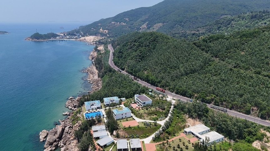 Cung đường ven biển nghìn tỷ đẹp bậc nhất Việt Nam, được ví như 'đường bờ Tây nước Mỹ' đang ngày càng hoàn thiện- Ảnh 8. Cung đường ven biển nghìn tỷ đẹp bậc nhất Việt Nam, được ví như 'đường bờ Tây nước Mỹ' đang ngày càng hoàn thiện- Ảnh 8.