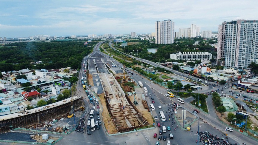 Hầm chui HC1 tại nút giao An Phú. Nguồn ảnh: Báo Phụ nữ mới Hầm chui HC1 tại nút giao An Phú. Nguồn ảnh: Báo Phụ nữ mới