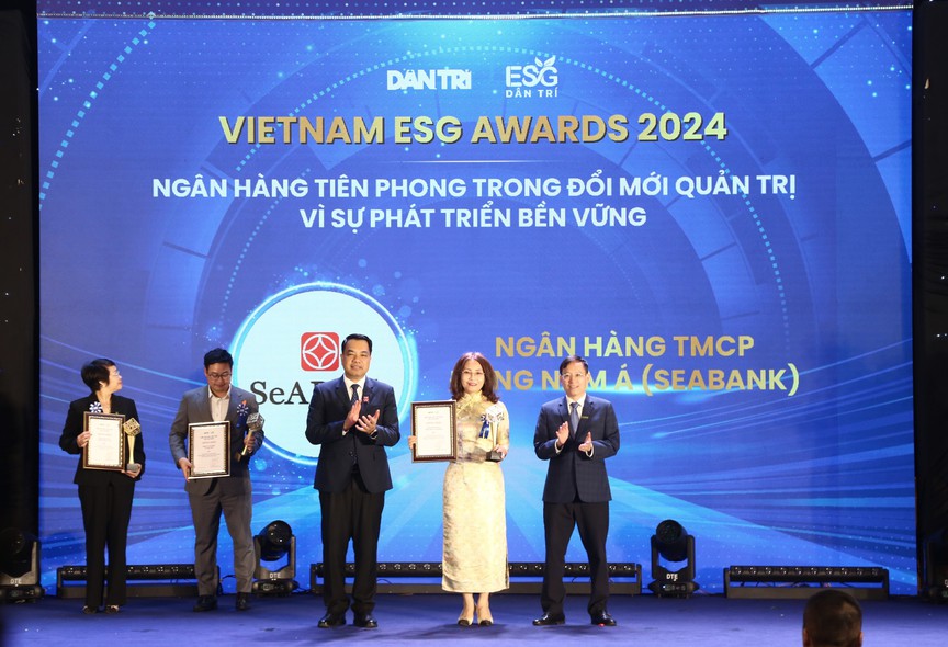 SeABank được vinh danh “Ngân hàng tiên phong trong đổi mới quản trị vì sự phát triển bền vững” tại Vietnam ESG Awards- Ảnh 1. SeABank được vinh danh “Ngân hàng tiên phong trong đổi mới quản trị vì sự phát triển bền vững” tại Vietnam ESG Awards- Ảnh 1.