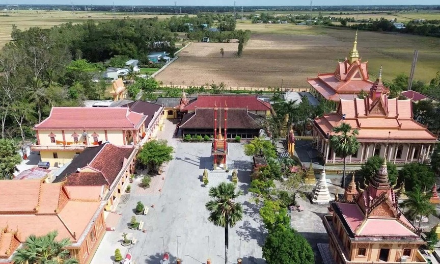 Giảng đường 110 tuổi dựng từ trăm cột gỗ quý, mang văn hoá đặc sắc của một dân tộc thiểu số, suýt bị giặc đốt phá vẫn vẹn nguyên- Ảnh 1. Giảng đường 110 tuổi dựng từ trăm cột gỗ quý, mang văn hoá đặc sắc của một dân tộc thiểu số, suýt bị giặc đốt phá vẫn vẹn nguyên- Ảnh 1.
