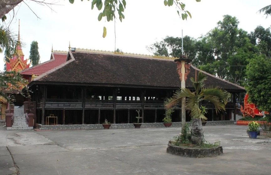 Giảng đường 110 tuổi dựng từ trăm cột gỗ quý, mang văn hoá đặc sắc của một dân tộc thiểu số, suýt bị giặc đốt phá vẫn vẹn nguyên- Ảnh 2. Giảng đường 110 tuổi dựng từ trăm cột gỗ quý, mang văn hoá đặc sắc của một dân tộc thiểu số, suýt bị giặc đốt phá vẫn vẹn nguyên- Ảnh 2.