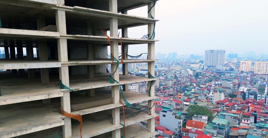 Tòa nhà 28 tầng giữa khu đất vàng hiếm hoi của Thủ đô sau 14 năm xây vẫn ‘trơ xương’ do vướng 200 tỷ- Ảnh 3. Tòa nhà 28 tầng giữa khu đất vàng hiếm hoi của Thủ đô sau 14 năm xây vẫn ‘trơ xương’ do vướng 200 tỷ- Ảnh 3.