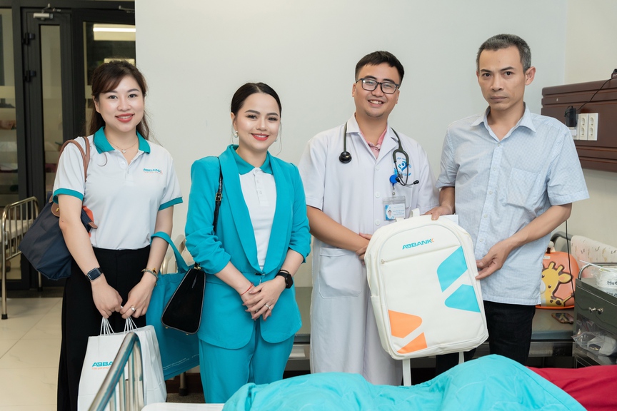 ABBANK tri ân khách hàng và cộng đồng nhân kỷ niệm 32 năm thành lập- Ảnh 3. ABBANK tri ân khách hàng và cộng đồng nhân kỷ niệm 32 năm thành lập- Ảnh 3.