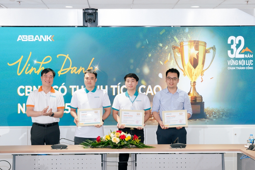 ABBANK tri ân khách hàng và cộng đồng nhân kỷ niệm 32 năm thành lập- Ảnh 4. ABBANK tri ân khách hàng và cộng đồng nhân kỷ niệm 32 năm thành lập- Ảnh 4.