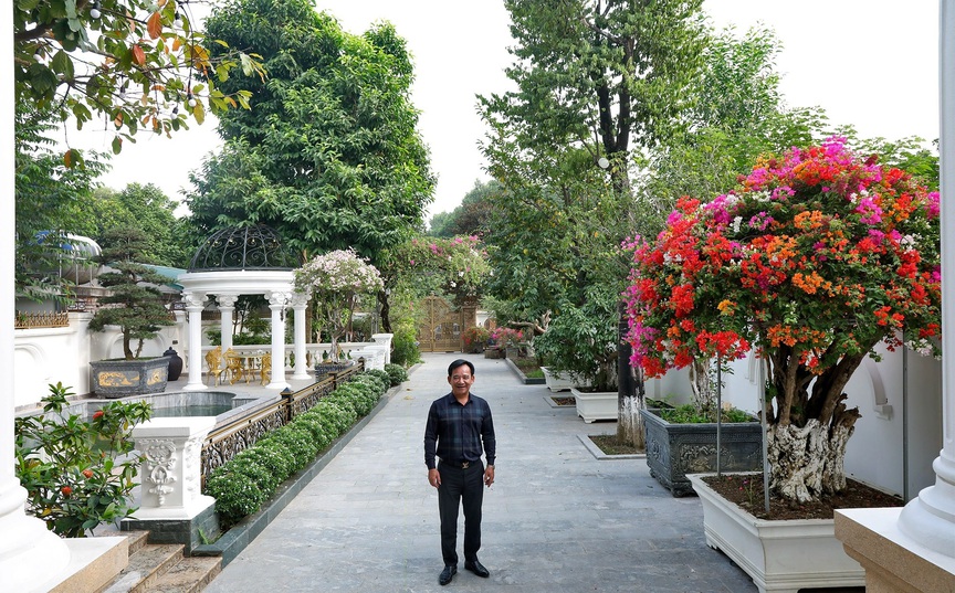 ‘Ông hoàng hài Tết’ sở hữu biệt thự bạc tỷ: Quy mô 1.000m2, kiến trúc cổ điển châu Âu- Ảnh 2. ‘Ông hoàng hài Tết’ sở hữu biệt thự bạc tỷ: Quy mô 1.000m2, kiến trúc cổ điển châu Âu- Ảnh 2.