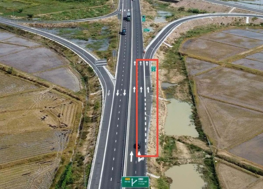Cao tốc vừa bị phản ánh bong tróc sau 2 năm vận hành sẽ sửa vạch sơn gây tranh cãi- Ảnh 1.