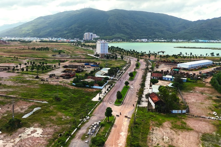 Tỉnh có đường bờ biển đẹp bậc nhất Việt Nam đấu thầu dự án nghìn tỷ ‘đắp chiếu’ suốt 10 năm- Ảnh 2. Tỉnh có đường bờ biển đẹp bậc nhất Việt Nam đấu thầu dự án nghìn tỷ ‘đắp chiếu’ suốt 10 năm- Ảnh 2.