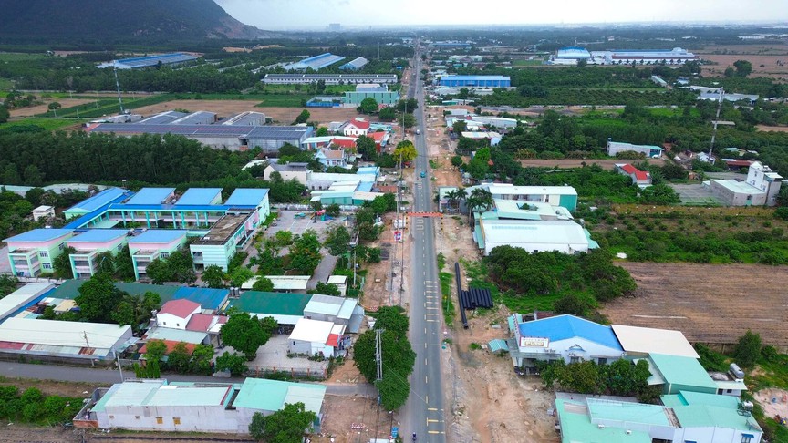 Diện mạo tuyến đường tỉnh kết nối cao tốc Biên Hoà - Vũng Tàu được mở rộng gấp 5 lần, đón một siêu đô thị 1,4 triệu dân- Ảnh 1. Diện mạo tuyến đường tỉnh kết nối cao tốc Biên Hoà - Vũng Tàu được mở rộng gấp 5 lần, đón một siêu đô thị 1,4 triệu dân- Ảnh 1.