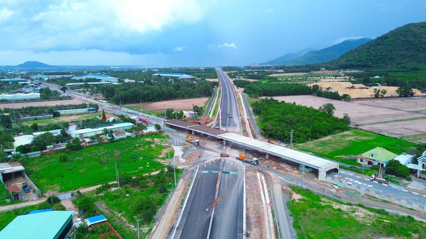 Diện mạo tuyến đường tỉnh kết nối cao tốc Biên Hoà - Vũng Tàu được mở rộng gấp 5 lần, đón một siêu đô thị 1,4 triệu dân- Ảnh 2. Diện mạo tuyến đường tỉnh kết nối cao tốc Biên Hoà - Vũng Tàu được mở rộng gấp 5 lần, đón một siêu đô thị 1,4 triệu dân- Ảnh 2.