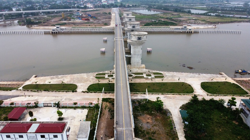 Gần 2 tháng nữa, công trình thuỷ lợi lớn nhất miền Bắc cấp nước sinh hoạt cho hàng vạn dân sẽ về đích- Ảnh 2. Gần 2 tháng nữa, công trình thuỷ lợi lớn nhất miền Bắc cấp nước sinh hoạt cho hàng vạn dân sẽ về đích- Ảnh 2.