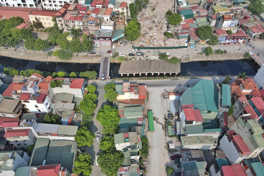 Cây cầu bắc ngang vành đai nằm sâu trong lõi đô thị Hà Nội 'treo' hơn 10 năm chuẩn bị tái thi công- Ảnh 1. Cây cầu bắc ngang vành đai nằm sâu trong lõi đô thị Hà Nội 'treo' hơn 10 năm chuẩn bị tái thi công- Ảnh 1.