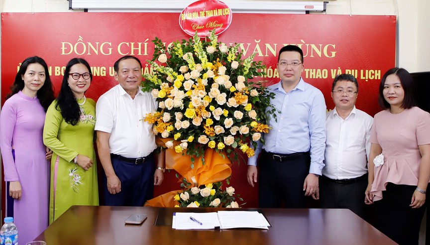 Bộ trưởng Bộ VHTTDL Nguyễn Văn Hùng: Báo chí Cách mạng Việt Nam: “Mạch nguồn tri thức - Kết nối niềm tin”- Ảnh 5. Bộ trưởng Bộ VHTTDL Nguyễn Văn Hùng: Báo chí Cách mạng Việt Nam: “Mạch nguồn tri thức - Kết nối niềm tin”- Ảnh 5.