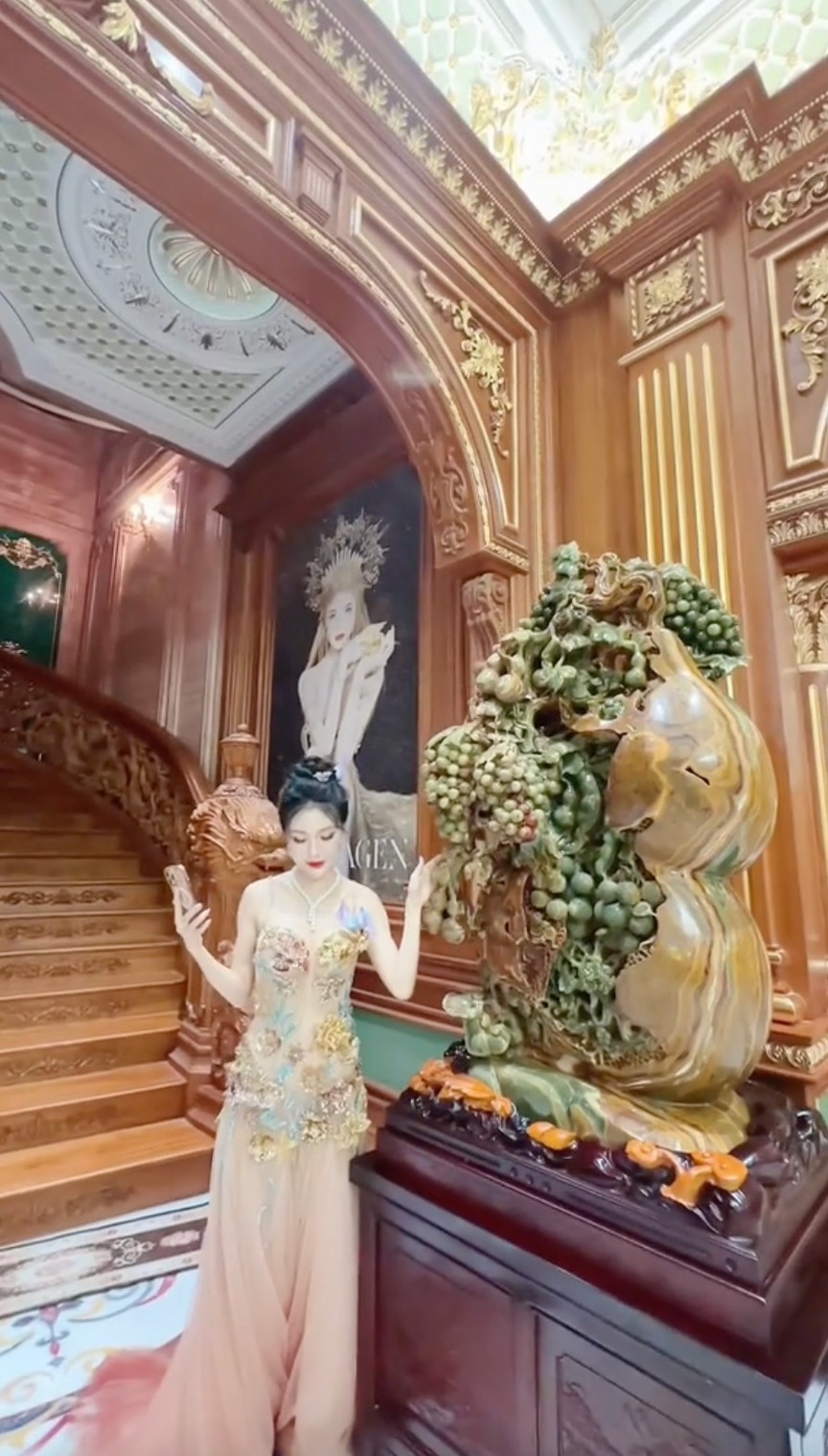 ‘Phú bà Cần Thơ’ sở hữu dinh thự nổi nhất miền Tây: Giá trị 500 tỷ, vướng nghi vấn giống Đoàn Di Băng- Ảnh 3.