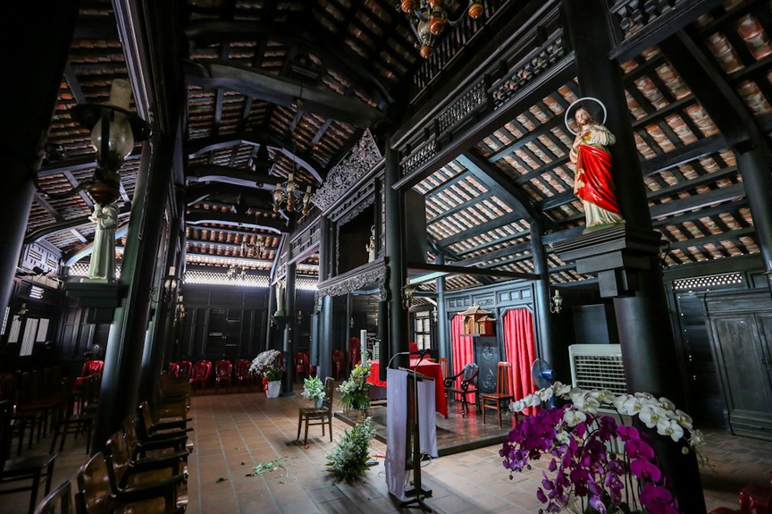 Ngôi nhà cổ nhất Sài Gòn với tuổi đời hơn 200 năm: Mang đậm kiến trúc Pháp, toàn bộ căn nhà không dùng đến bất kỳ chiếc đinh nào- Ảnh 4. Ngôi nhà cổ nhất Sài Gòn với tuổi đời hơn 200 năm: Mang đậm kiến trúc Pháp, toàn bộ căn nhà không dùng đến bất kỳ chiếc đinh nào- Ảnh 4.
