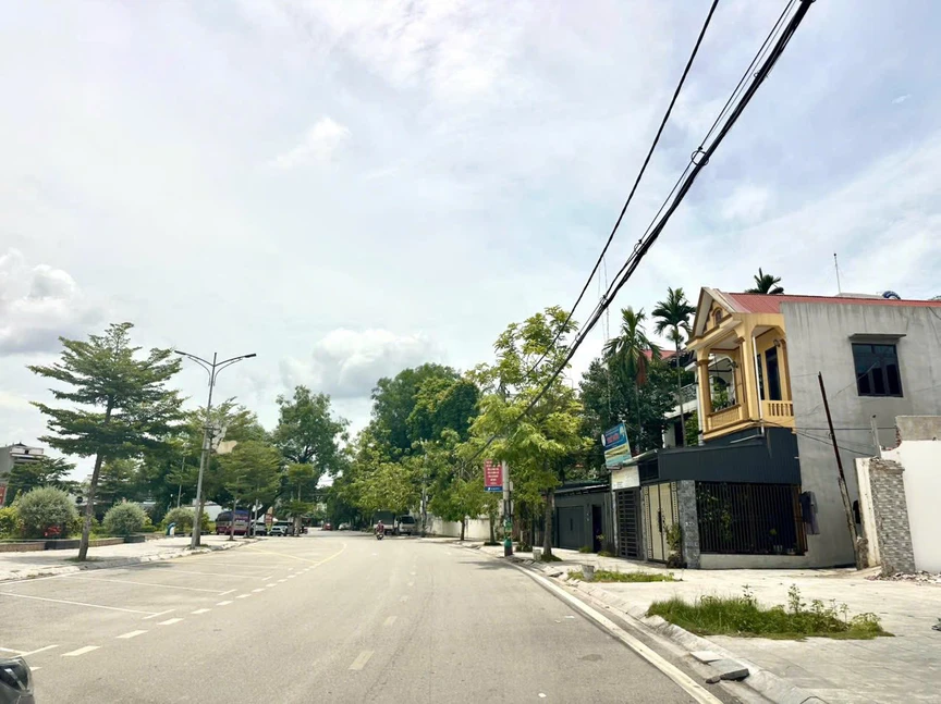 Cơn sốt đất nền theo thông tin sáp nhập hạ nhiệt, nhà đầu tư "lướt sóng" có nguy cơ chôn vốn- Ảnh 3. Cơn sốt đất nền theo thông tin sáp nhập hạ nhiệt, nhà đầu tư "lướt sóng" có nguy cơ chôn vốn- Ảnh 3.
