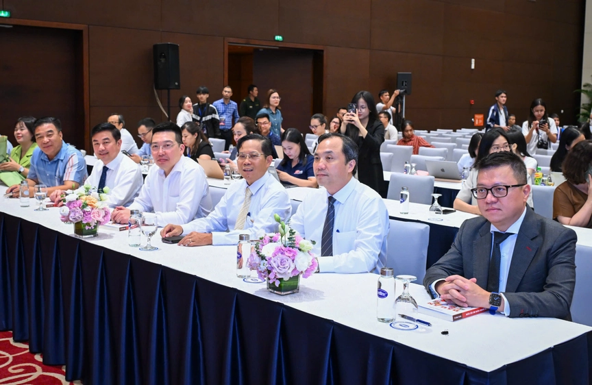 Bế mạc Diễn đàn Báo chí toàn quốc 2025: "Báo chí phải tái định nghĩa sứ mệnh của mình"- Ảnh 1. Bế mạc Diễn đàn Báo chí toàn quốc 2025: "Báo chí phải tái định nghĩa sứ mệnh của mình"- Ảnh 1.