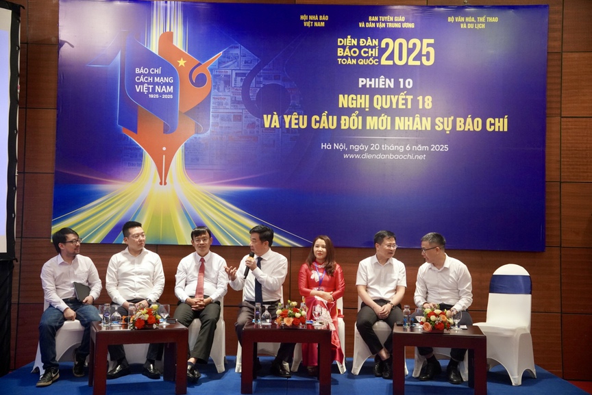 Bế mạc Diễn đàn Báo chí toàn quốc 2025: "Báo chí phải tái định nghĩa sứ mệnh của mình"- Ảnh 3. Bế mạc Diễn đàn Báo chí toàn quốc 2025: "Báo chí phải tái định nghĩa sứ mệnh của mình"- Ảnh 3.