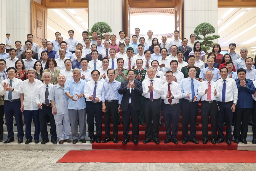 Thủ tướng: Báo chí cách mạng tiếp tục phát huy truyền thống trăm năm với "tâm sáng - lòng trong - bút sắc"- Ảnh 7. Thủ tướng: Báo chí cách mạng tiếp tục phát huy truyền thống trăm năm với "tâm sáng - lòng trong - bút sắc"- Ảnh 7.