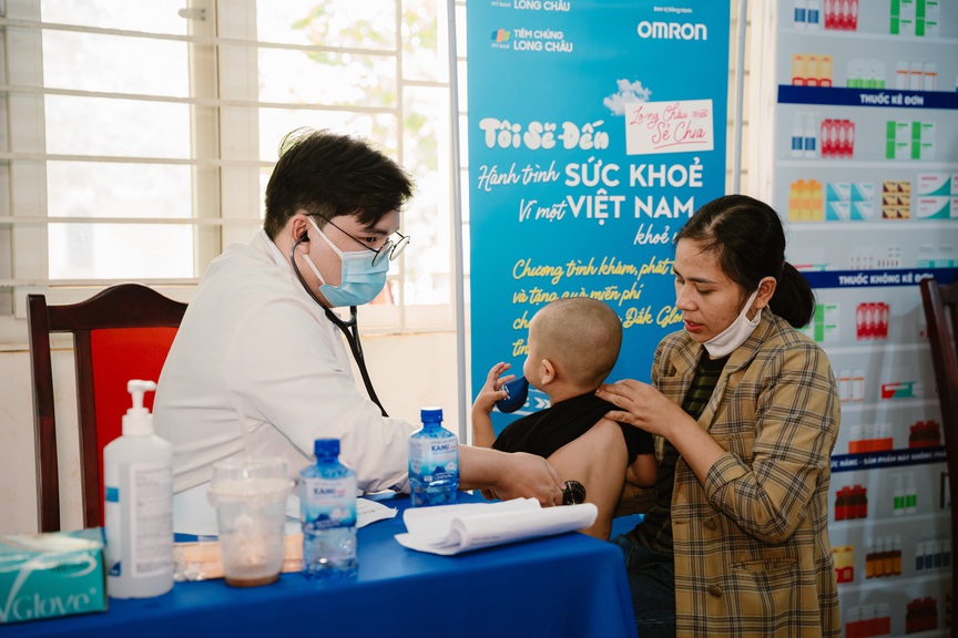 Khởi động hành trình sức khỏe vì một Việt Nam khỏe mạnh: Long Châu cùng Khoa Y – Đại học Y Dược khám lưu động miễn phí vùng sâu vùng xa- Ảnh 1. Khởi động hành trình sức khỏe vì một Việt Nam khỏe mạnh: Long Châu cùng Khoa Y – Đại học Y Dược khám lưu động miễn phí vùng sâu vùng xa- Ảnh 1.