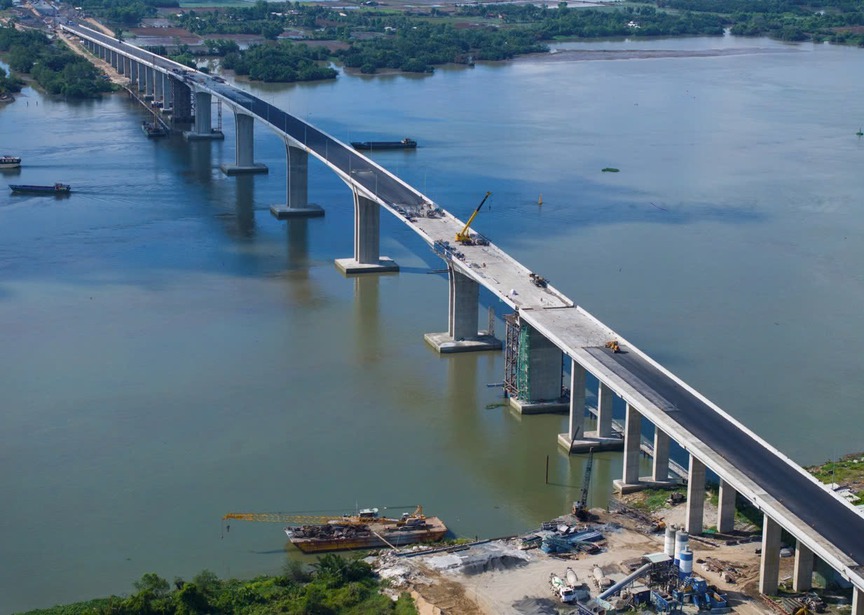 Phân luồng mới nhất của cây cầu nghìn tỷ đắt nhất, lớn nhất tuyến Vành đai 3- Ảnh 2. Phân luồng mới nhất của cây cầu nghìn tỷ đắt nhất, lớn nhất tuyến Vành đai 3- Ảnh 2.