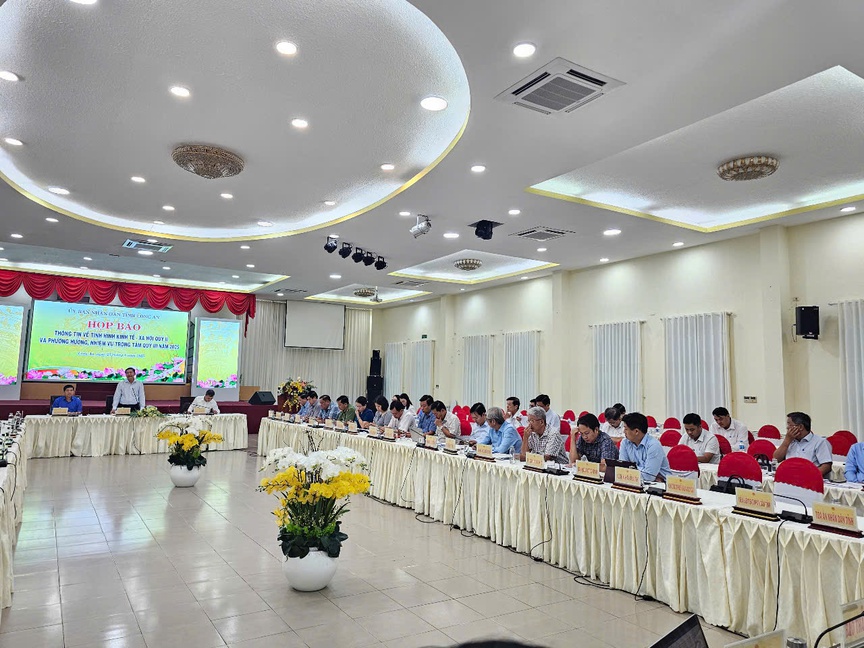 Long An: Tốc độ tăng trưởng kinh tế (GRDP) 6 tháng đầu năm 2025 đạt 8,34%- Ảnh 3.