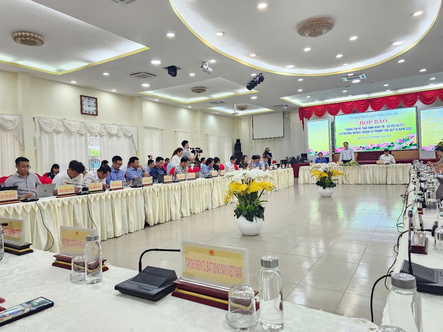 Long An: Tốc độ tăng trưởng kinh tế (GRDP) 6 tháng đầu năm 2025 đạt 8,34%- Ảnh 1.