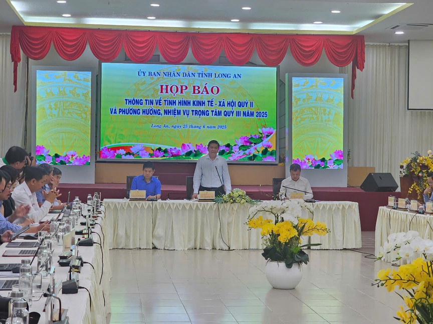 Long An: Tốc độ tăng trưởng kinh tế (GRDP) 6 tháng đầu năm 2025 đạt 8,34%- Ảnh 2.