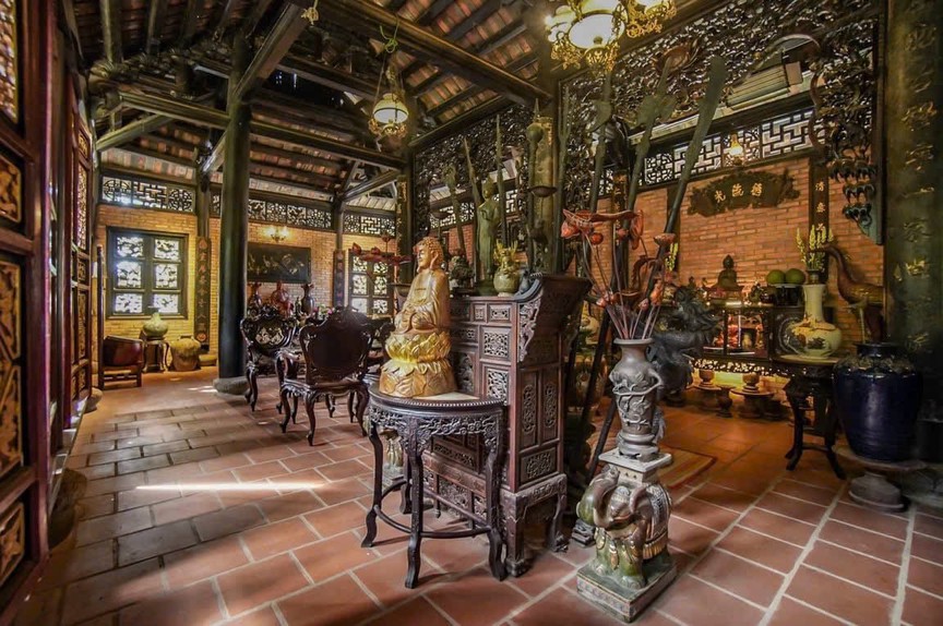 Biệt phủ trăm tỷ của 'nghệ sĩ nặng nhất Vbiz': Rộng hơn 1.600m2, mang nguyên khung nhà cổ 100 tuổi từ Nam Định vào Đồng Nai xây dựng- Ảnh 1. Biệt phủ trăm tỷ của 'nghệ sĩ nặng nhất Vbiz': Rộng hơn 1.600m2, mang nguyên khung nhà cổ 100 tuổi từ Nam Định vào Đồng Nai xây dựng- Ảnh 1.