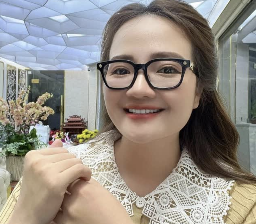 Soi BĐS trăm tỷ của 'thánh scandal' Hoàng Hường: Căn nhà từng rải đầy tiền đang có dấu hiệu lạ- Ảnh 1. Soi BĐS trăm tỷ của 'thánh scandal' Hoàng Hường: Căn nhà từng rải đầy tiền đang có dấu hiệu lạ- Ảnh 1.