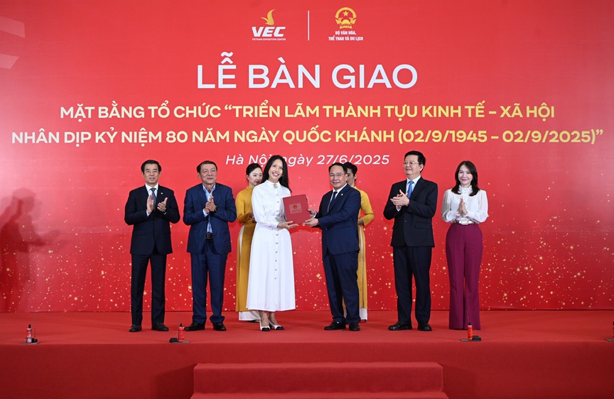 Vingroup bàn giao mặt bằng Triển lãm thành tựu kinh tế - xã hội kỷ niệm 80 năm ngày Quốc khánh- Ảnh 1. Vingroup bàn giao mặt bằng Triển lãm thành tựu kinh tế - xã hội kỷ niệm 80 năm ngày Quốc khánh- Ảnh 1.