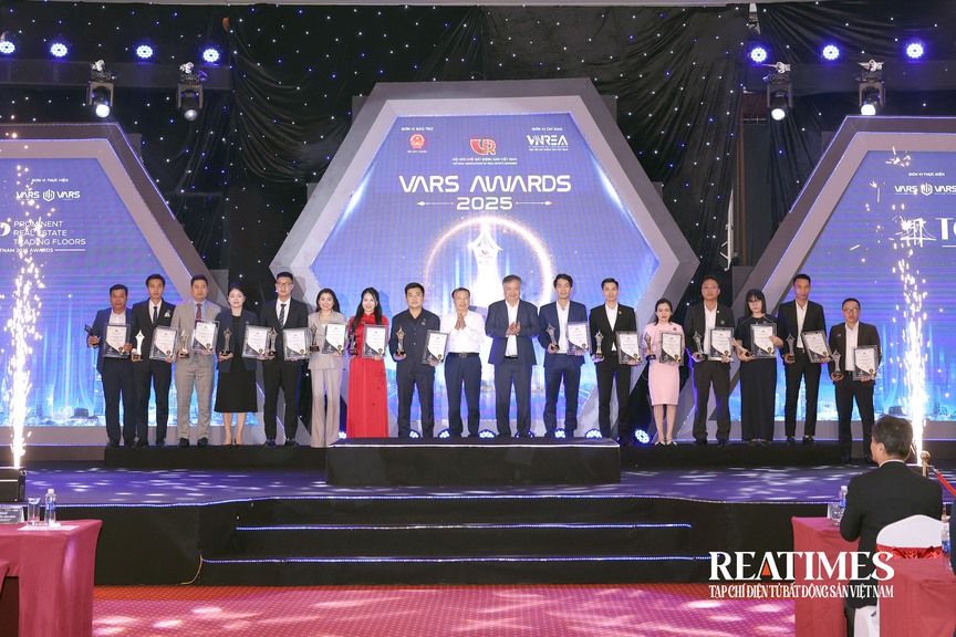 Vinh danh Ngày hội Môi giới Bất động sản Việt Nam 2025- Ảnh 13. Vinh danh Ngày hội Môi giới Bất động sản Việt Nam 2025- Ảnh 13.