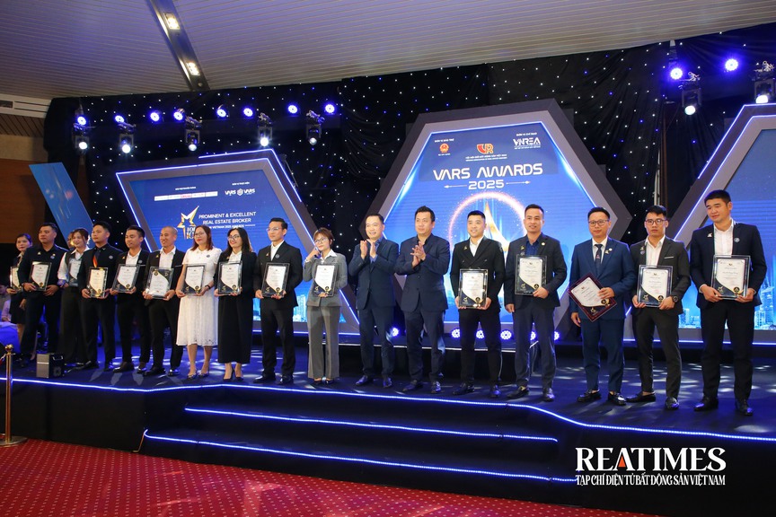 Vinh danh Ngày hội Môi giới Bất động sản Việt Nam 2025- Ảnh 12. Vinh danh Ngày hội Môi giới Bất động sản Việt Nam 2025- Ảnh 12.
