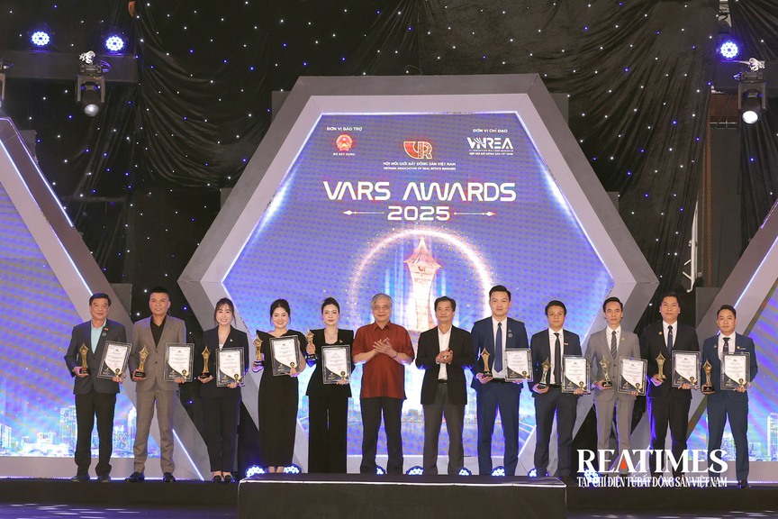 Vinh danh Ngày hội Môi giới Bất động sản Việt Nam 2025- Ảnh 14. Vinh danh Ngày hội Môi giới Bất động sản Việt Nam 2025- Ảnh 14.