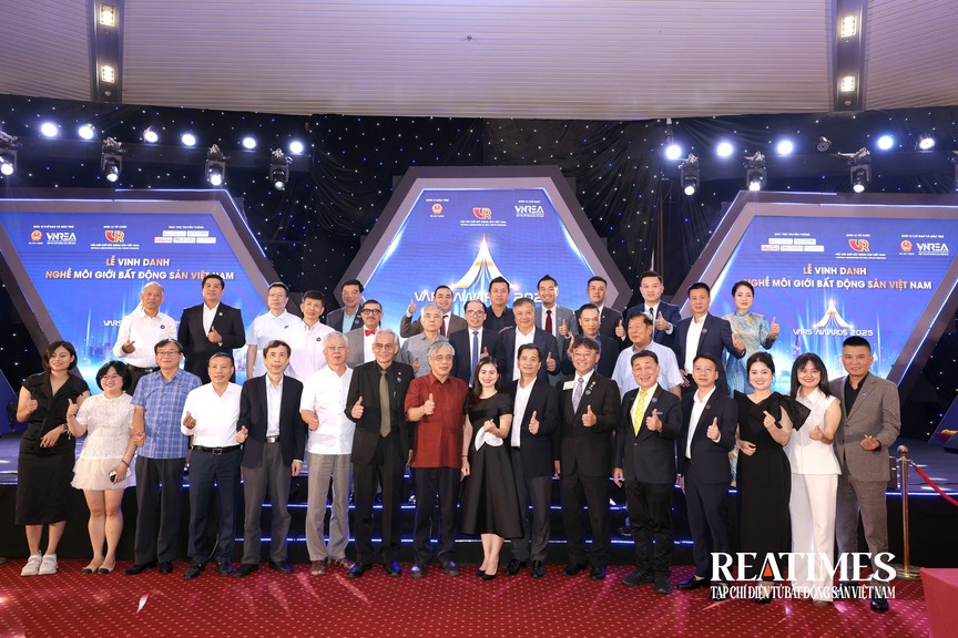 Vinh danh Ngày hội Môi giới Bất động sản Việt Nam 2025- Ảnh 15. Vinh danh Ngày hội Môi giới Bất động sản Việt Nam 2025- Ảnh 15.